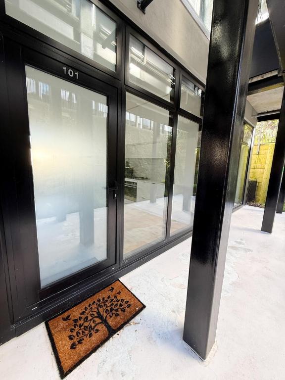 Urban Erskine-Bright and Modern 2 bedrooms apartment - Resim 10