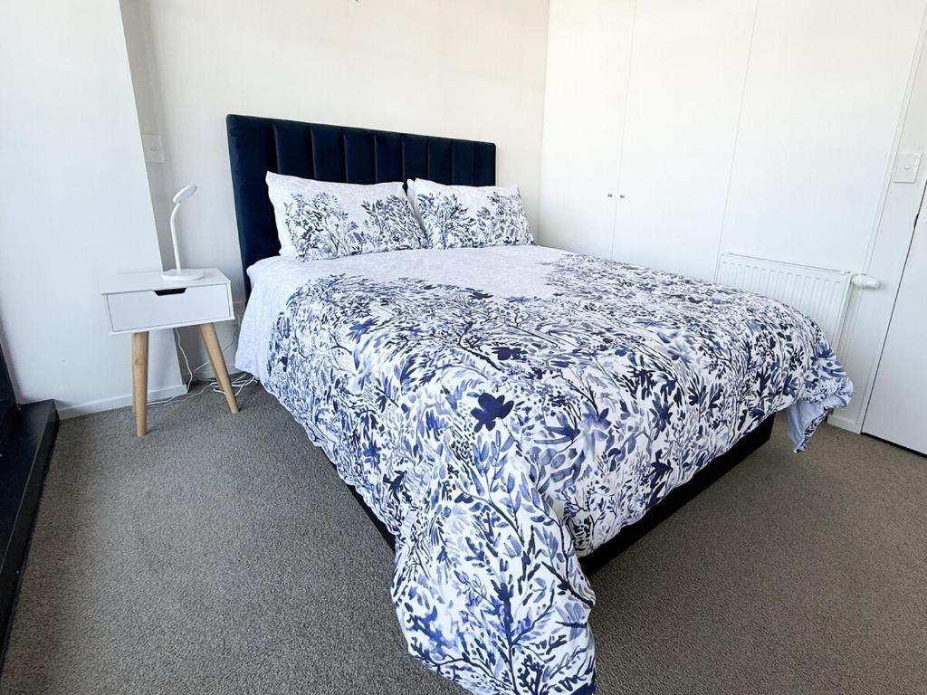 Urban Erskine-Bright and Modern 2 bedrooms apartment - Resim 12