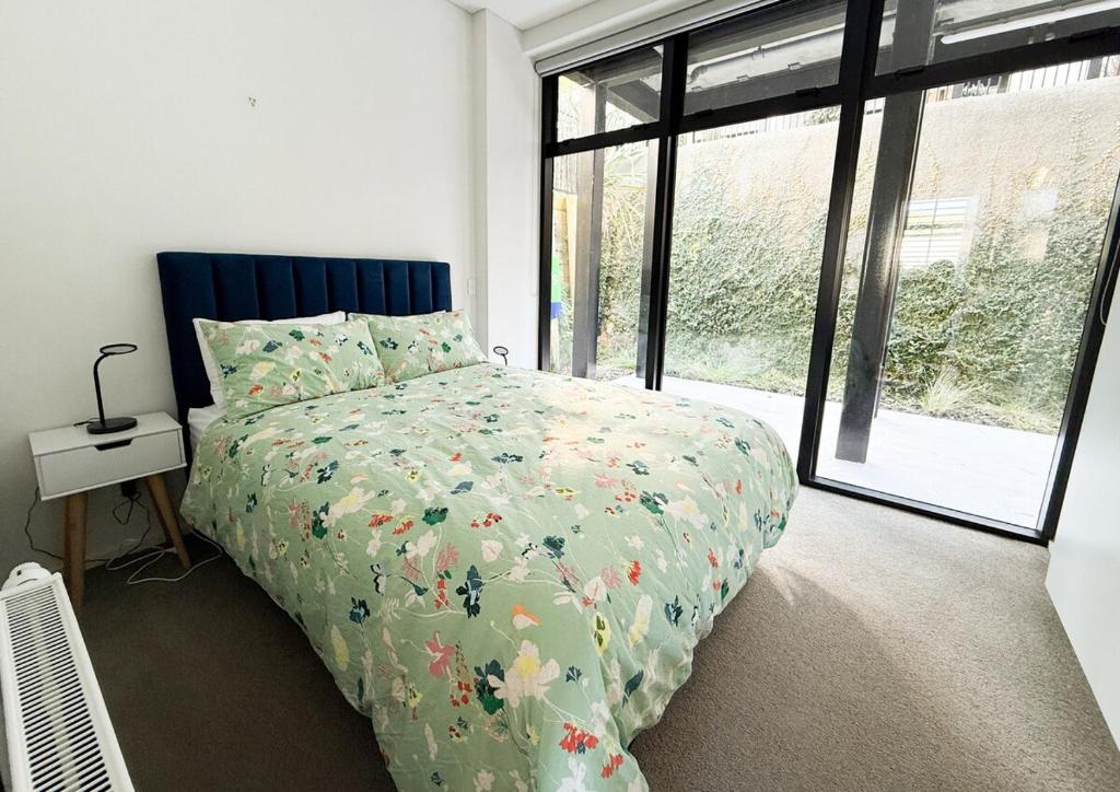 Urban Erskine-Bright and Modern 2 bedrooms apartment - Resim 7