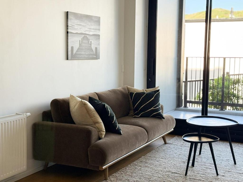 Urban Erskine-Bright and Modern 2 bedrooms apartment - Resim 6