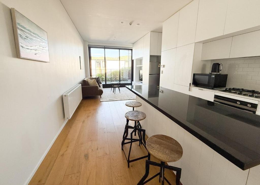 Urban Erskine-Bright and Modern 2 bedrooms apartment - Resim 4