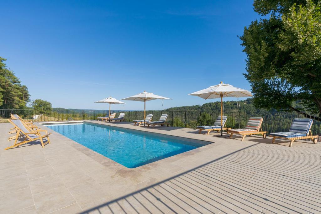Πισίνα στο ή κοντά στο Beautiful renovated farmhouse in Dordogne