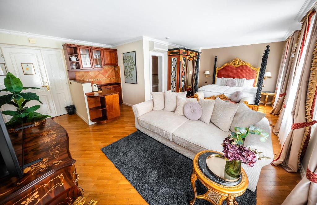 Nosticova Heritage - 19