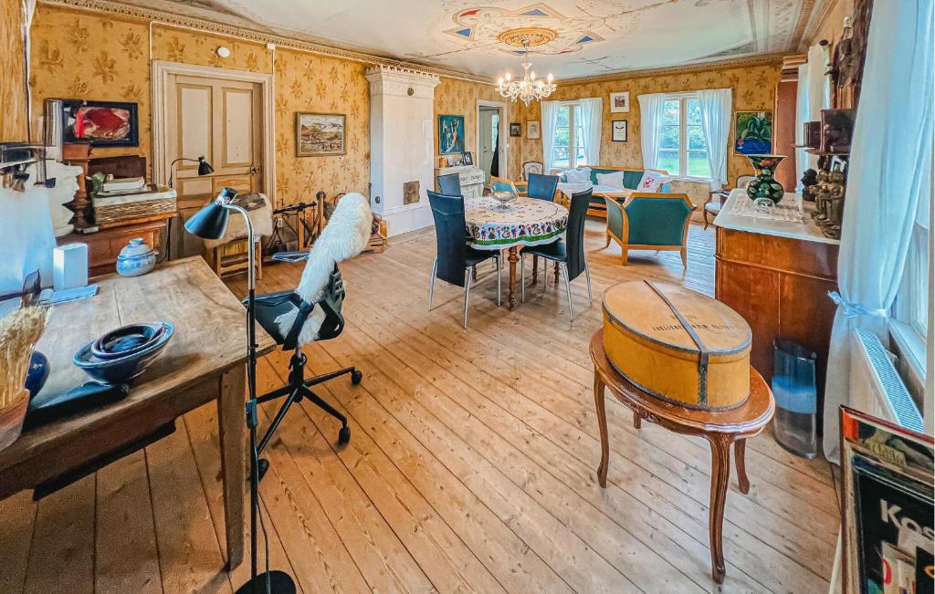 Beautiful Home In Gunnarsbytorp With Sauna