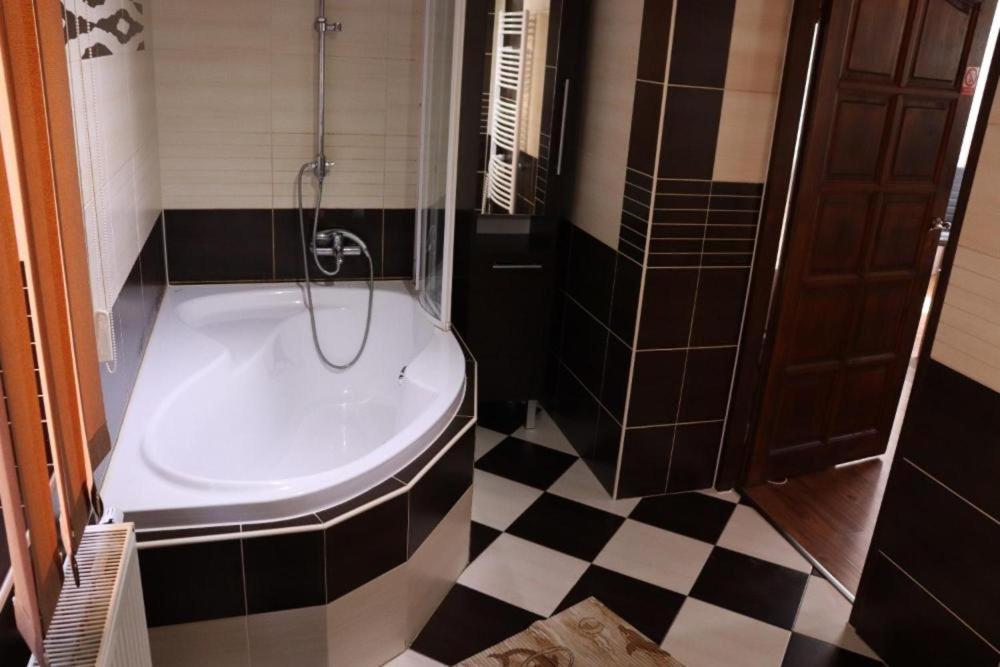 HILTIN City centr Ostrava - Resim 7