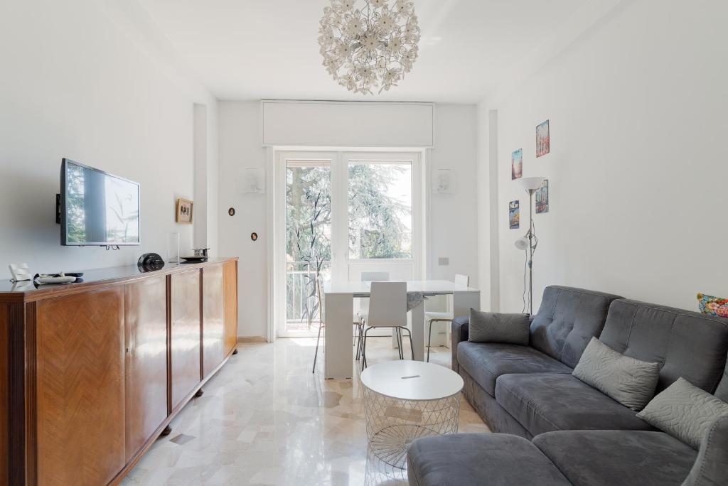 GuestHost - Bright Apartment near MM1 Turro