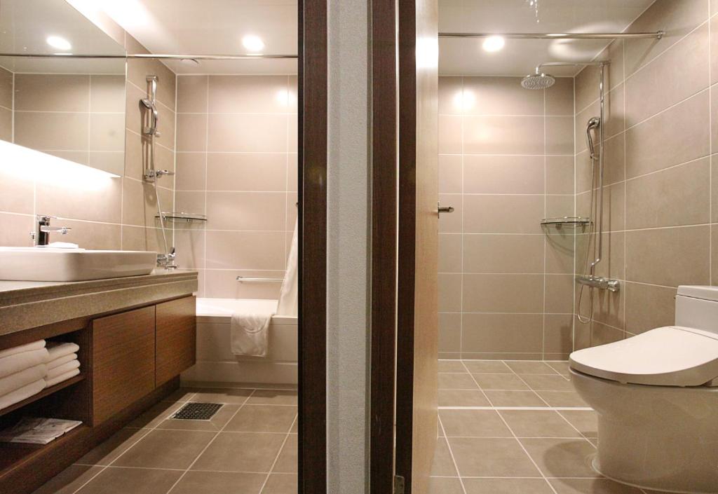 A bathroom at Hotel Skypark Kingstown Dongdaemun