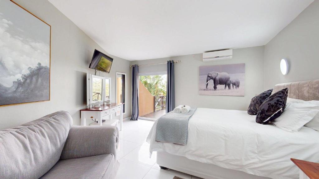 Ένα ή περισσότερα κρεβάτια σε δωμάτιο στο San Lameer Villa 1927 by Top Destinations Rentals