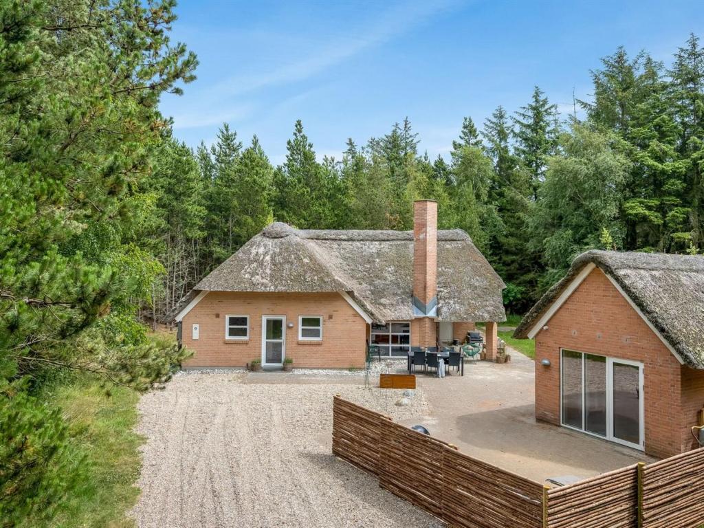 Holiday Home Batsha - 1-7km from the sea by Interhome