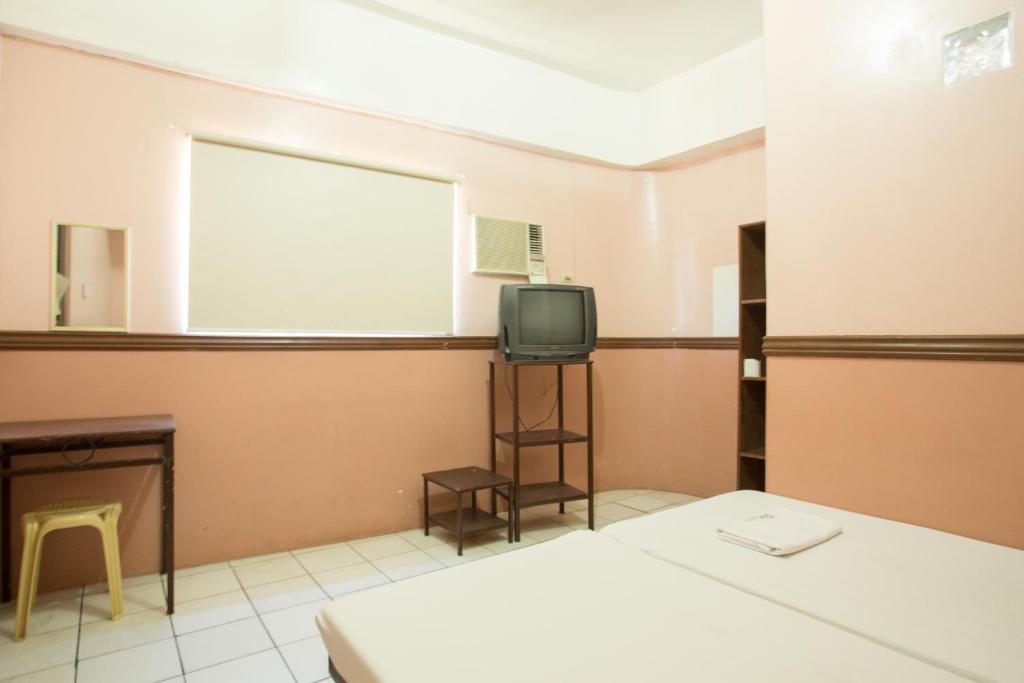 TV a/nebo společenská místnost v ubytování GV Hotel - Masbate