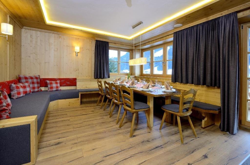 พื้นที่นั่งเล่นของ Bachgut, das Resort am Berg - Stammhaus Sommer