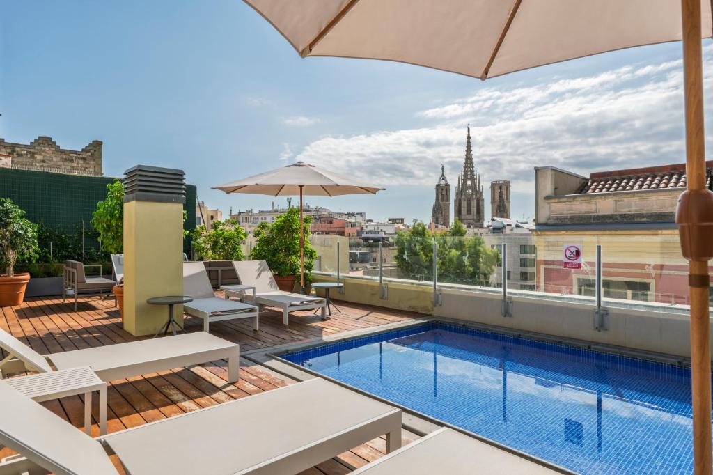 a rooftop pool with a view of the city at Aspasios Catedral Apartments in Barcelona