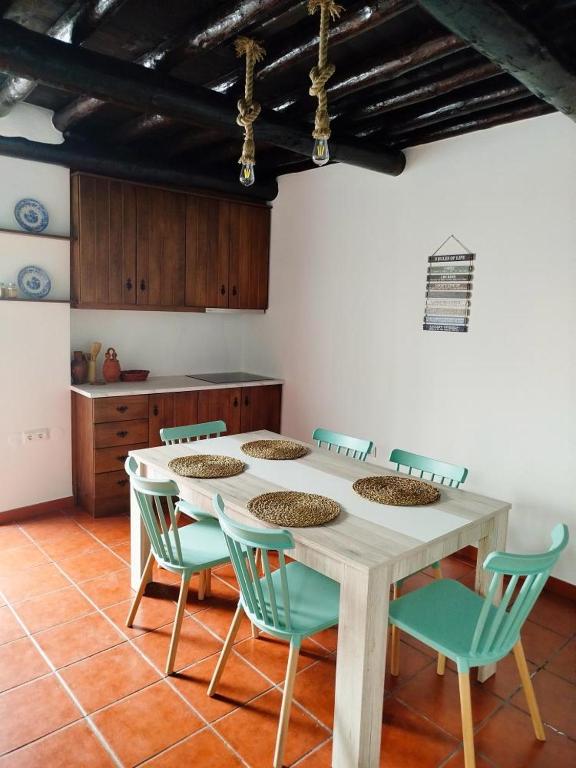 a kitchen with a table and chairs in a room at Staymoz in Estremoz