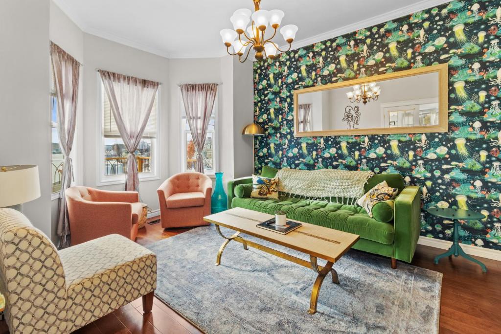 Χώρος καθιστικού στο The Battery Harbour Home, Ocean&city View,parking