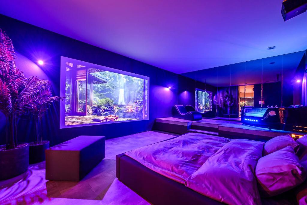 a bedroom with a large bed and an aquarium at Jacuzzi Cinema Wabi Sabi 3 in Kaunas