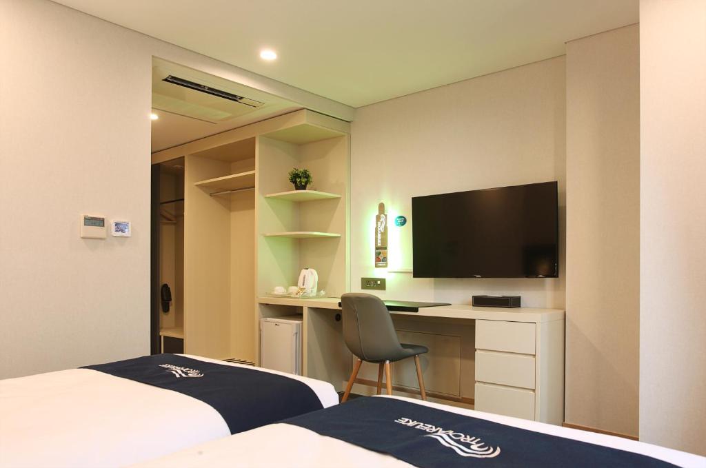 Hotel Skypark Kingstown Dongdaemun - [Event PKG] Balcony Twin Room With 1 Hour Early Check In (from 14:00) & 1 Set Of Rubber Duck Goods