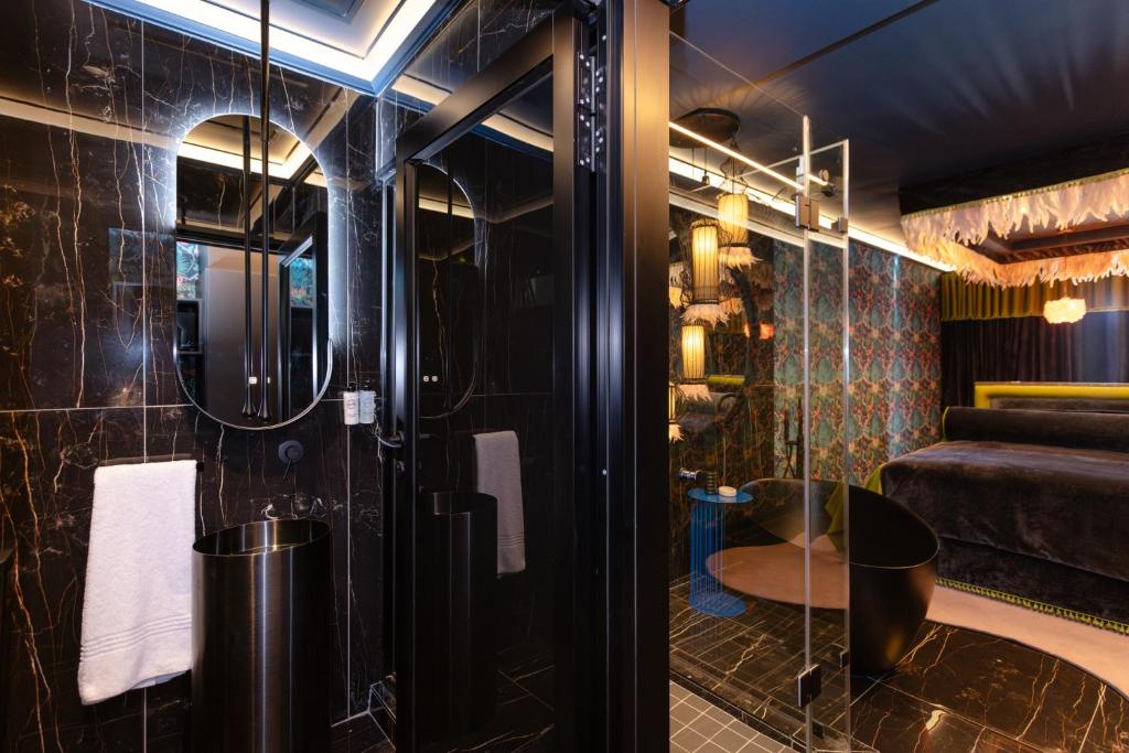 Mint Hotel Sandhurst photo