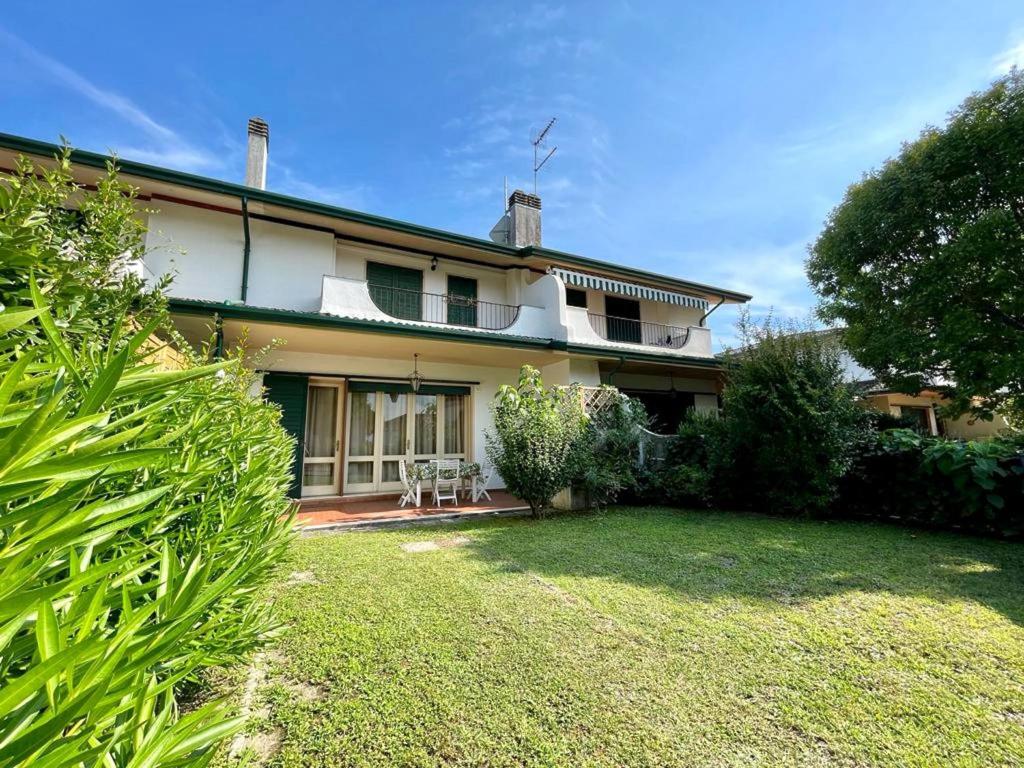 Κήπος έξω από το Lovely villa with private garden