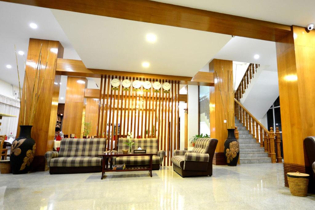 Posezení v ubytování UCT Taunggyi Hotel