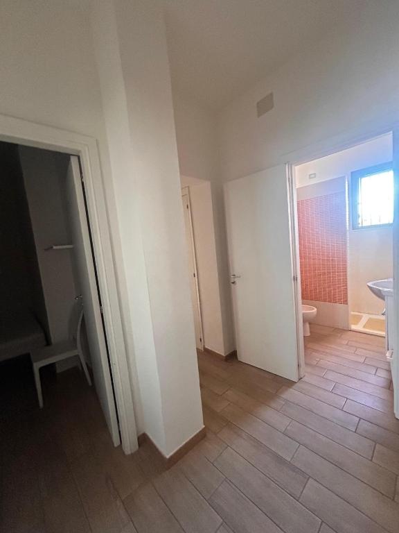 an empty room with a toilet and a sink at Pearl Apartment - Baia Verde in Baia Verde