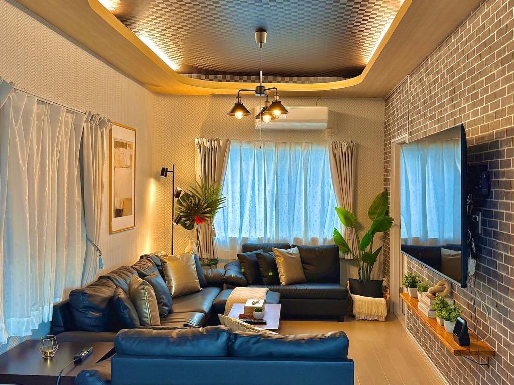 Ruang duduk di Plenty Of Reasons To Stay Here Check It Out