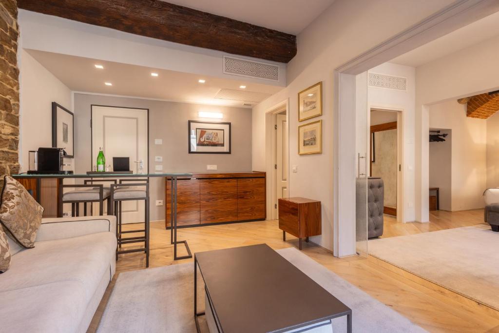 Donati Luxury Tower Suites - 12