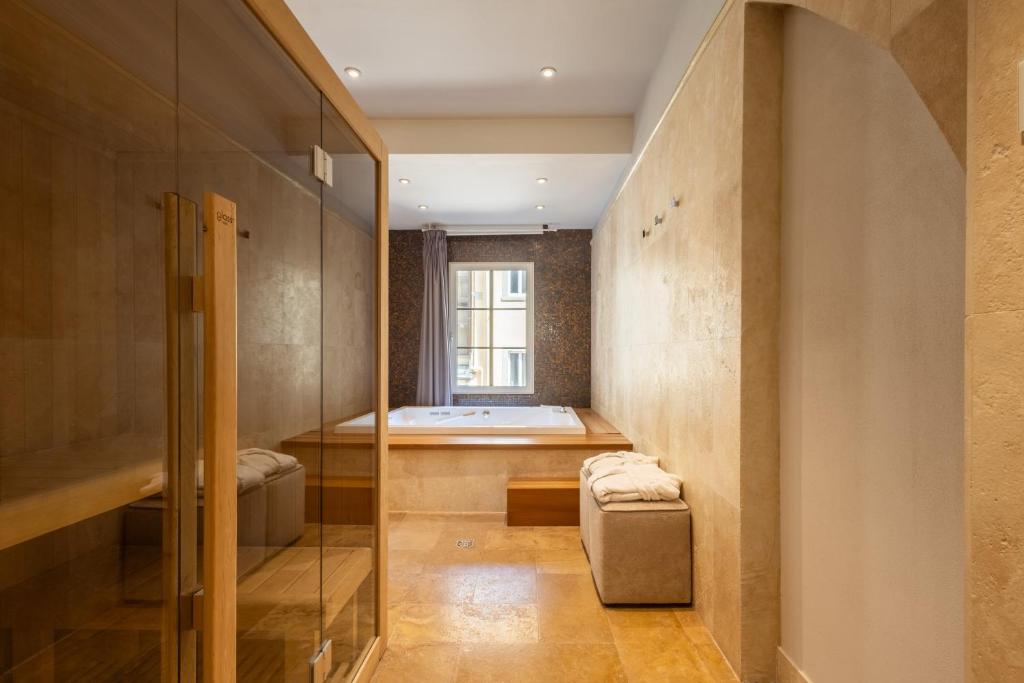 Donati Luxury Tower Suites - 13