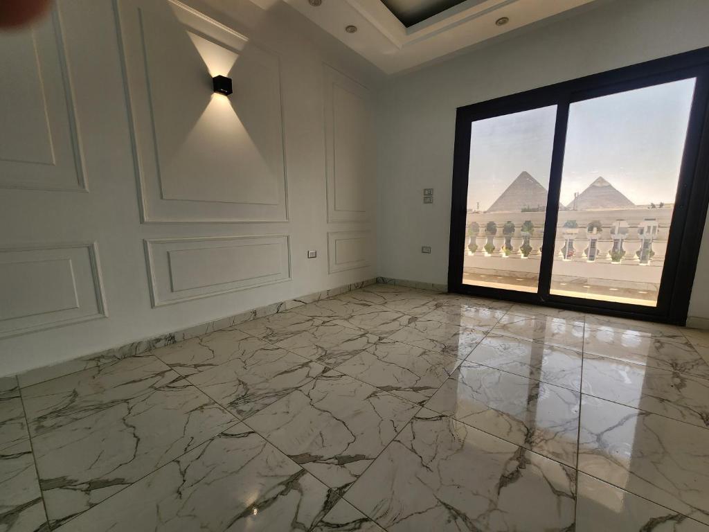 Gallery Detail: Prime Location Apartment With Unobstructed Giza Pyramids View Easy