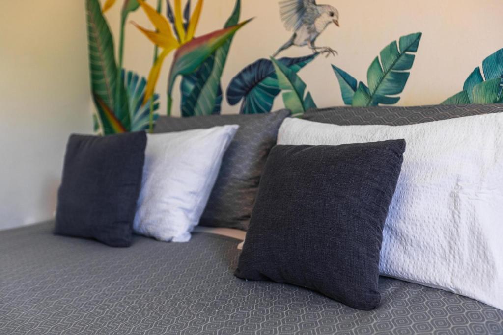 a bunch of pillows sitting on a couch at Orio Welcome in Grassobbio