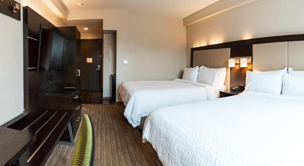 Holiday Inn Express Maspeth, an IHG Hotel - 