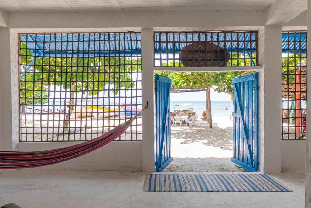 a room with a hammock and a view of the beach at Kuruba Beach in Rincón