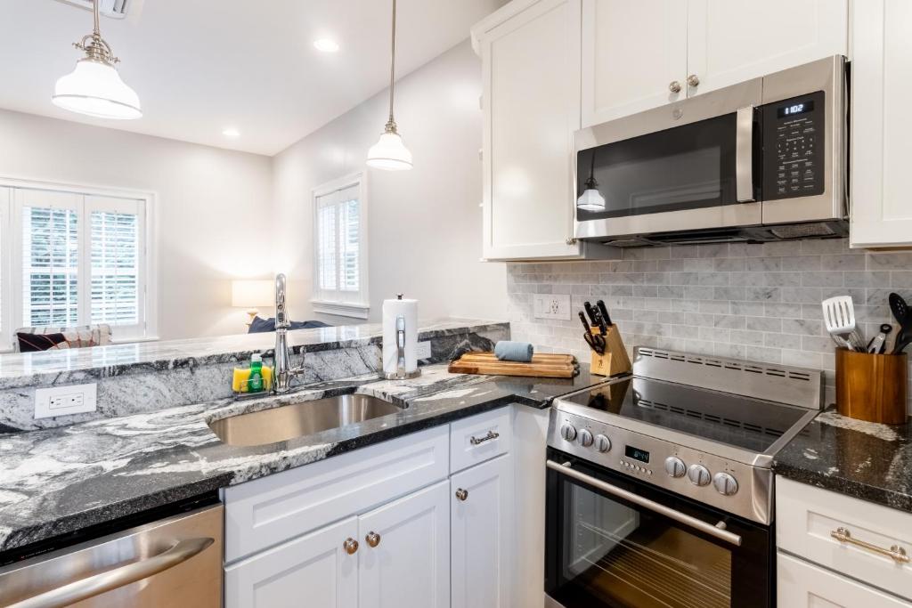 The East Island Reserve Hotel - One-Bedroom Cottage - Not Pet Friendly
