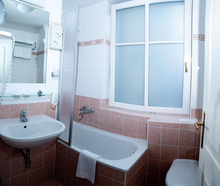 Suite Hotel 900 m zur Oper - Resim 25