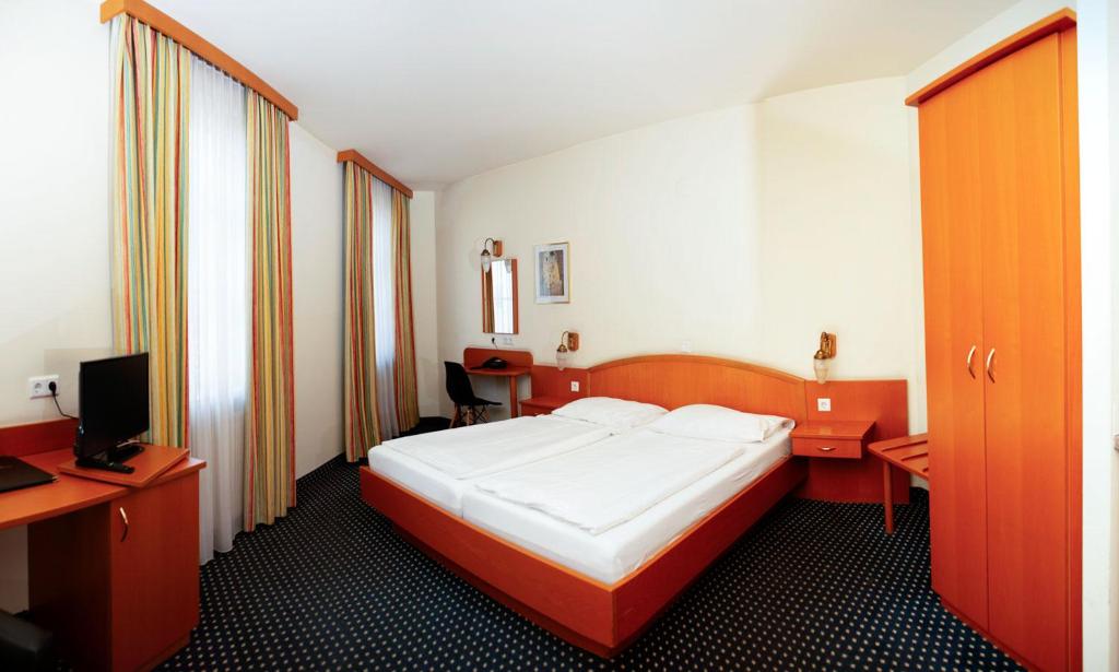 Suite Hotel 900 m zur Oper - Resim 2