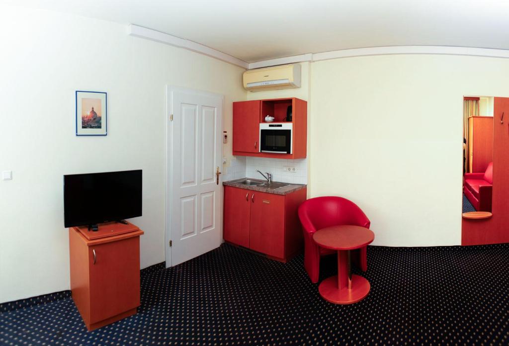 Suite Hotel 900 m zur Oper - Resim 24