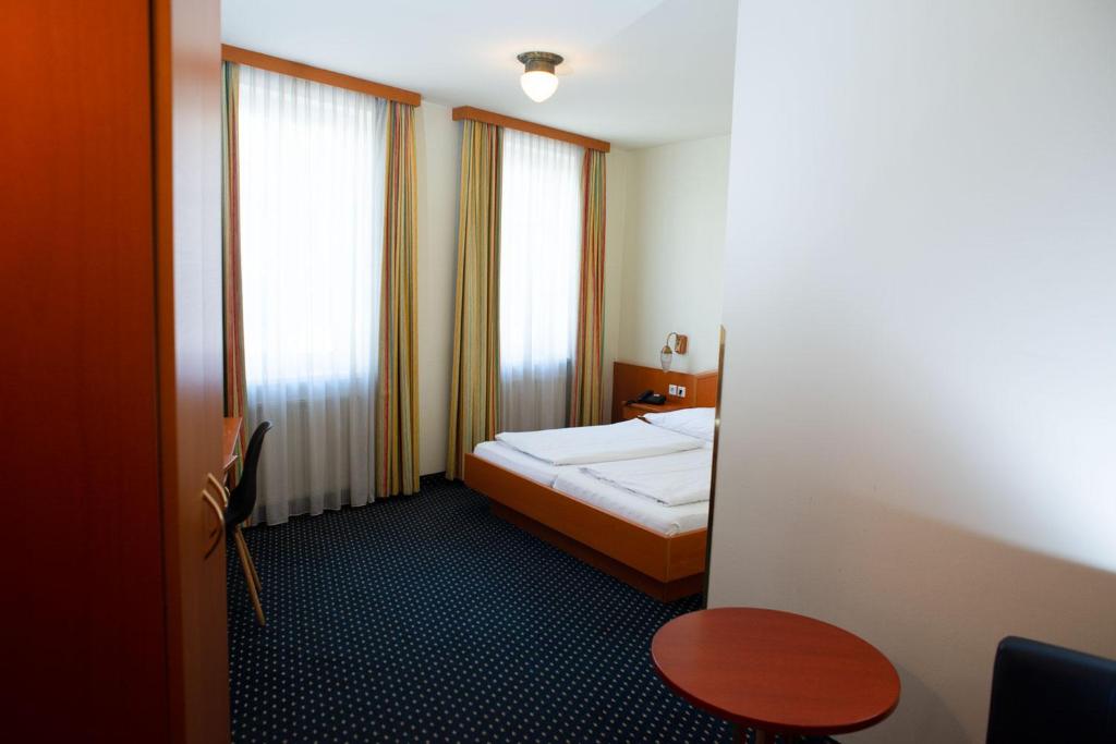 Suite Hotel 900 m zur Oper - Resim 22