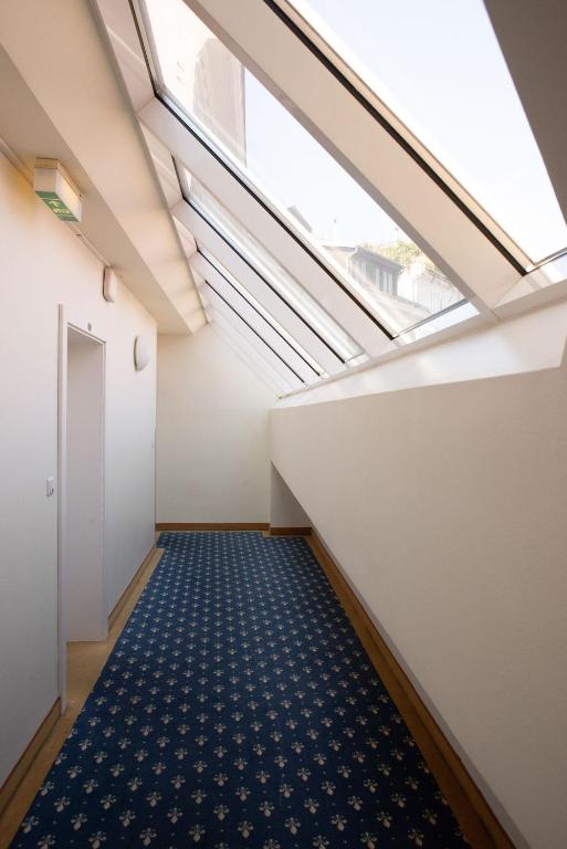 Suite Hotel 900 m zur Oper - Resim 26