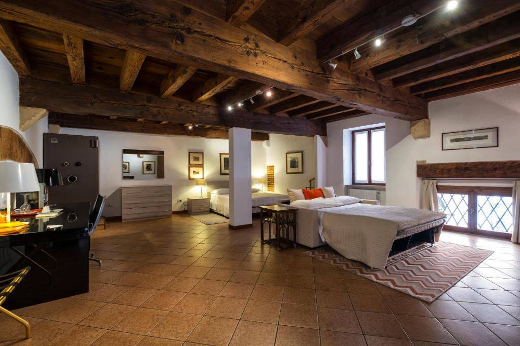 a large room with a bed and a kitchen at Diaz 18 in Verona