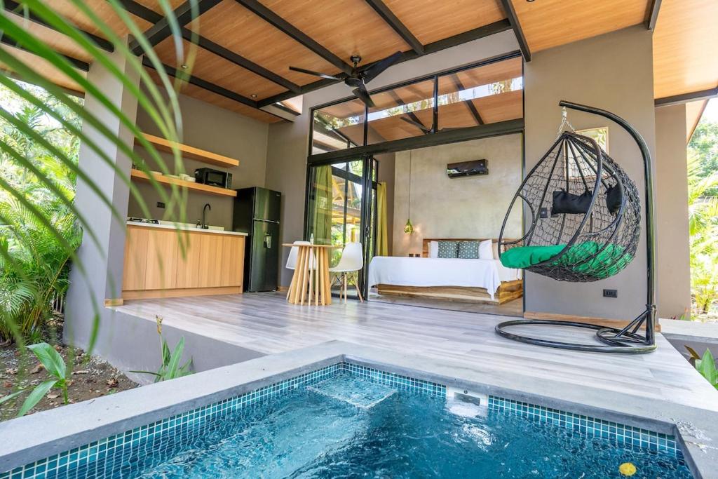 Бассейн в Sombra Bungalow, AC and Plunge Pool near Arrecife или поблизости