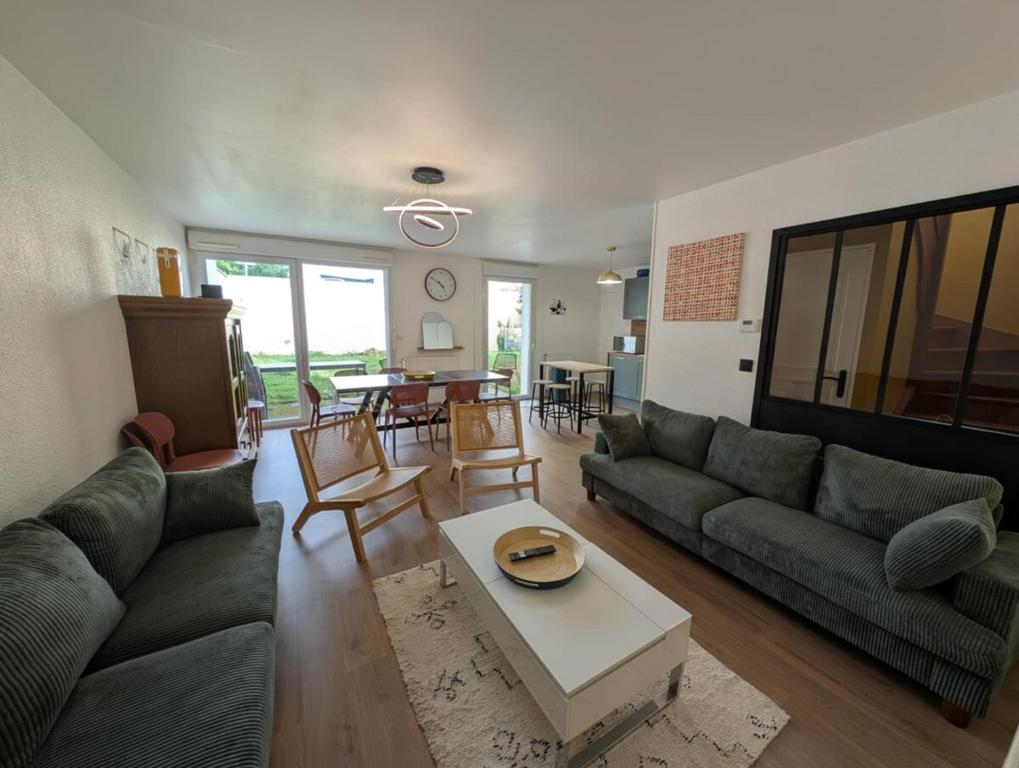 Et opholdsområde på Maison avec jardin Reims proche centre