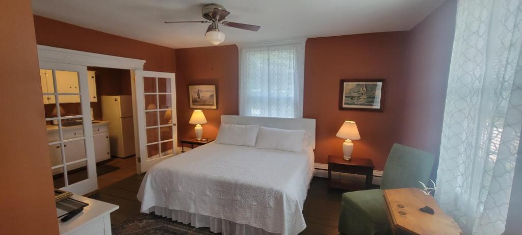 a bedroom with a bed and a ceiling fan at Captain Hugo's Guesthouse in Rockland