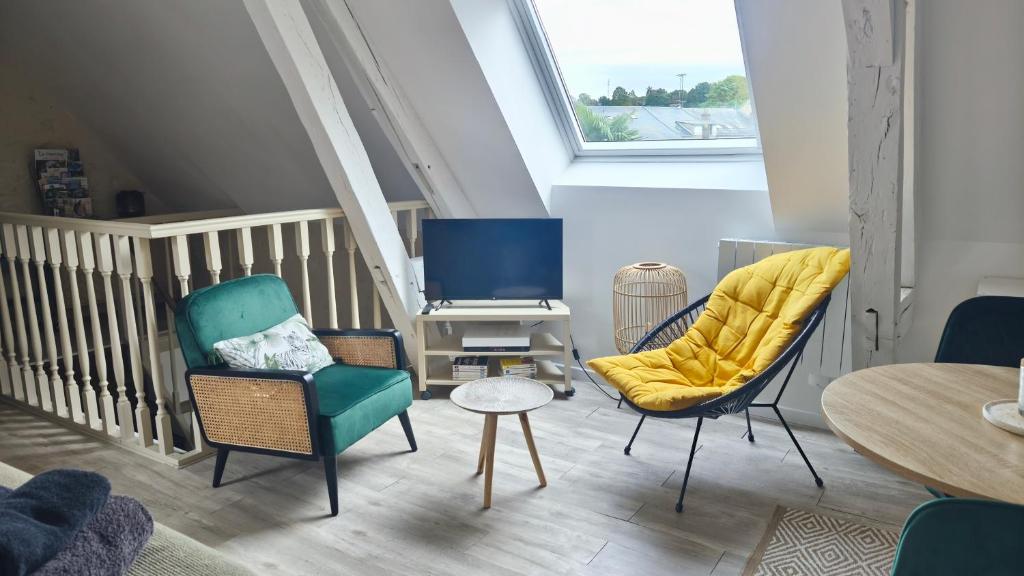 Posezení v ubytování Appartement cosy et calme, vue sur le château