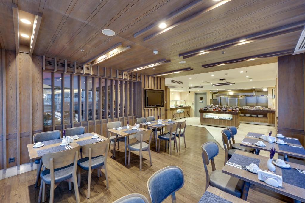 Ramada by Wyndham Istanbul Old City - 3