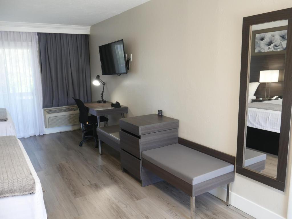 Econo Lodge Lake Elsinore Casino - 