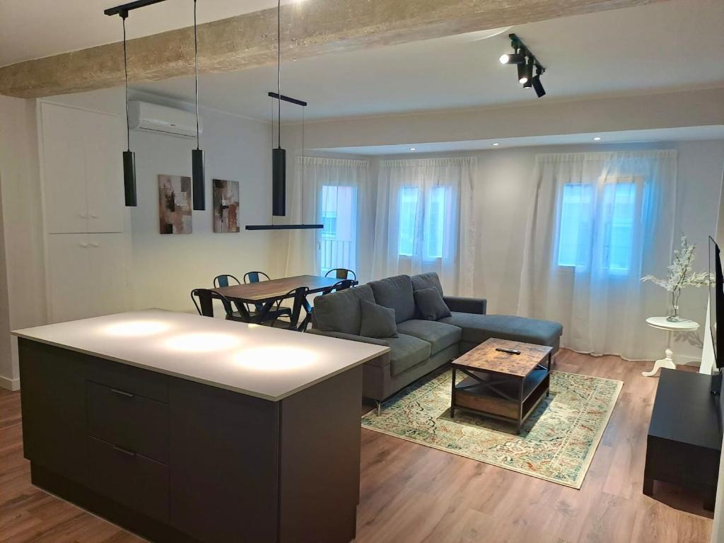 Amazing bright and recently remodeled apartment