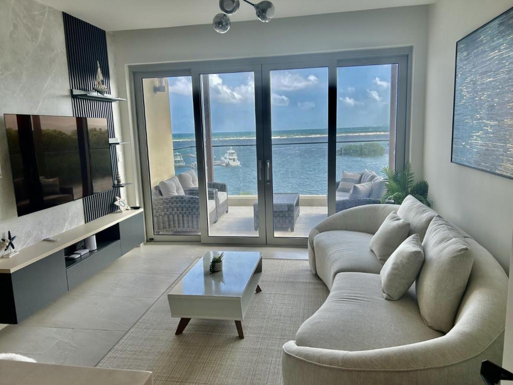 a living room with a couch and a view of the ocean at Playa Escondida in María Chiquita