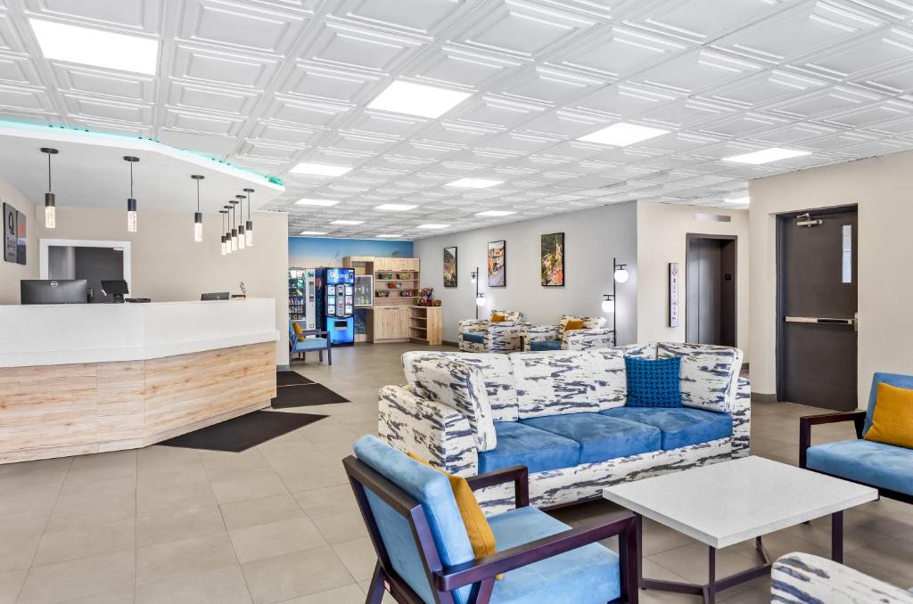 Suburban Studios Charleston - Civic Center photo