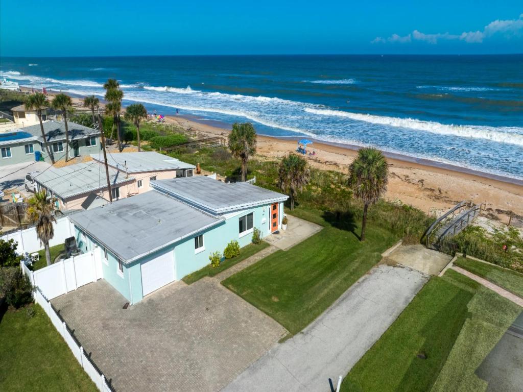 an aerial view of a house and the beach at Sunrise Cottage by the Sea in Ormond-by-the-Sea