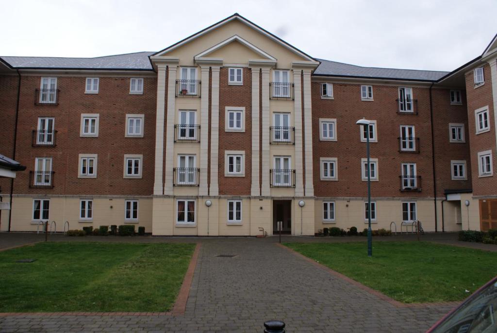Brunel Crescent Apartments