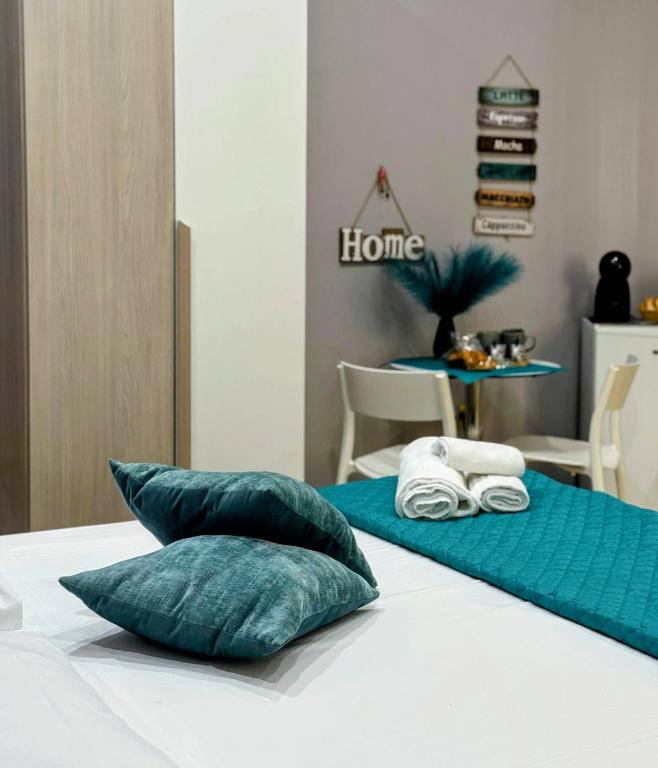 N67 B&B Taranto Centro-3 camere indipendenti - Triple Room With Private Bathroom